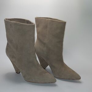 Vince Camuto Tan Heeled Boots with Pointed Toe,Size 7M, EUC